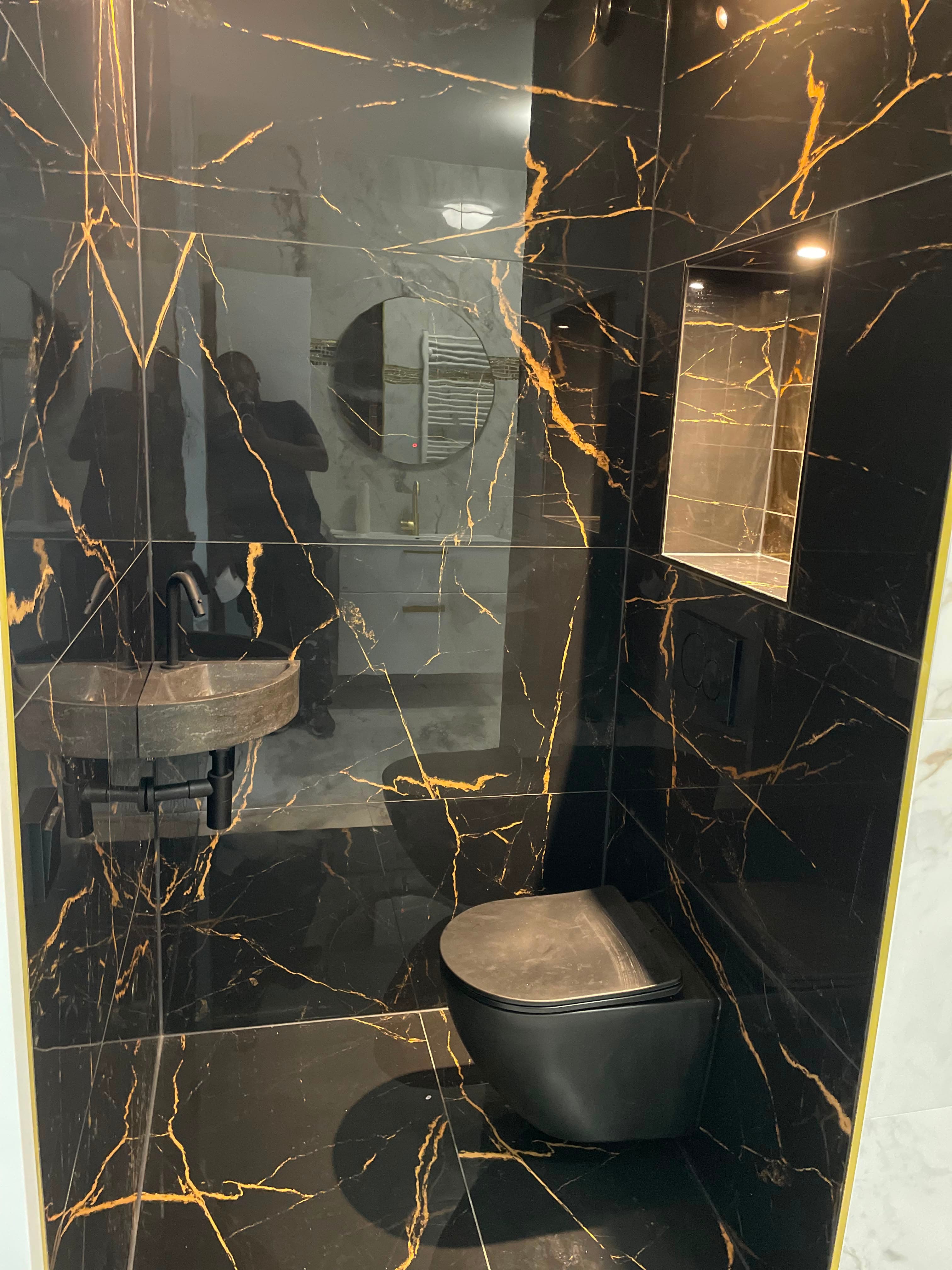 Toilet renovatie met nis