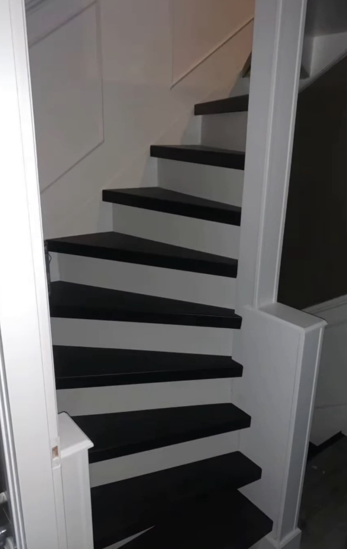 Zwarte strakke trap