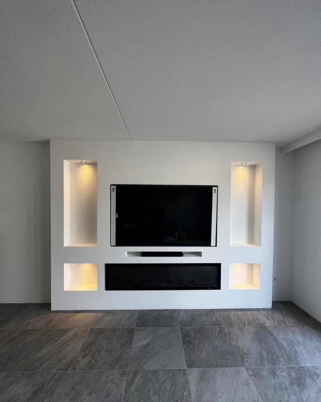Op maat gemaakte betonnen tv-wand met haard — timmerwerk Rotterdam door Tjatjus
